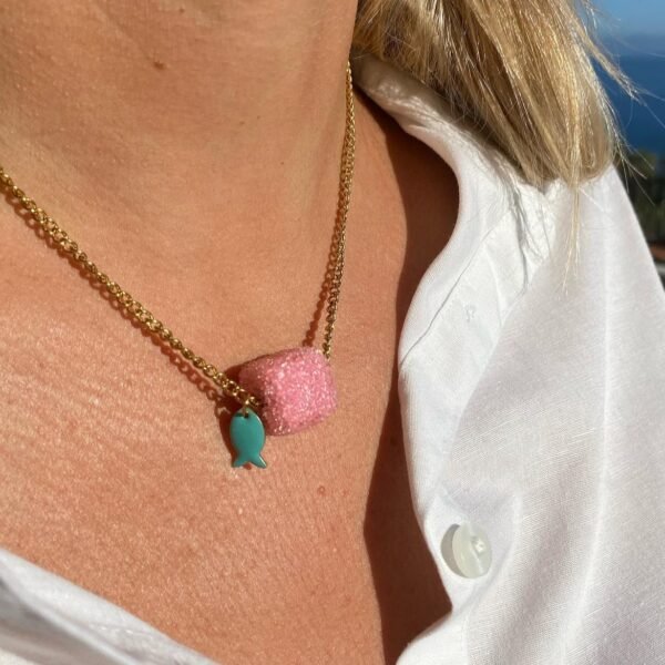 collar acero con pez y cubo brillante